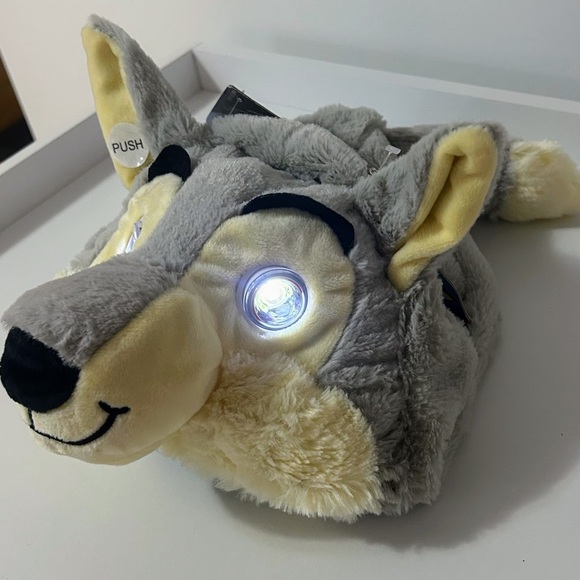 NWT- Wolf Hat Night Eyes LED Novelty Headlamp Kids Children’s Fun - Picture 15 of 15